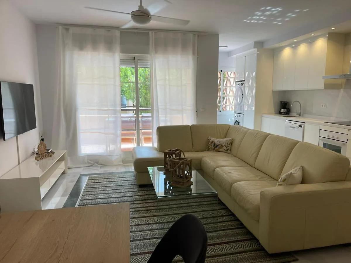 Marbella Playa Residencial Con Piscinaアパートメント アパート