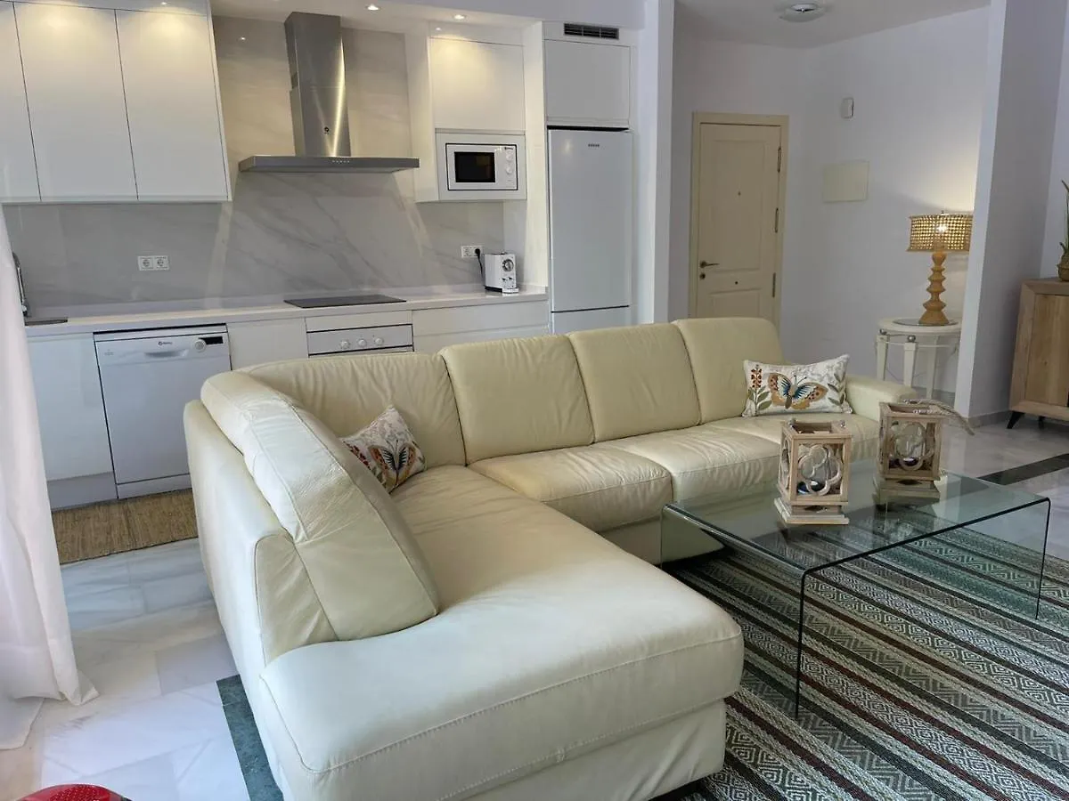アパート Marbella Playa Residencial Con Piscinaアパートメント