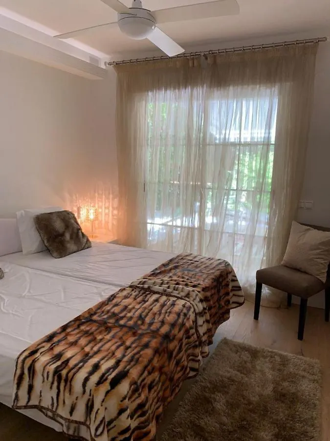 Marbella Playa Residencial Con Piscinaアパートメント