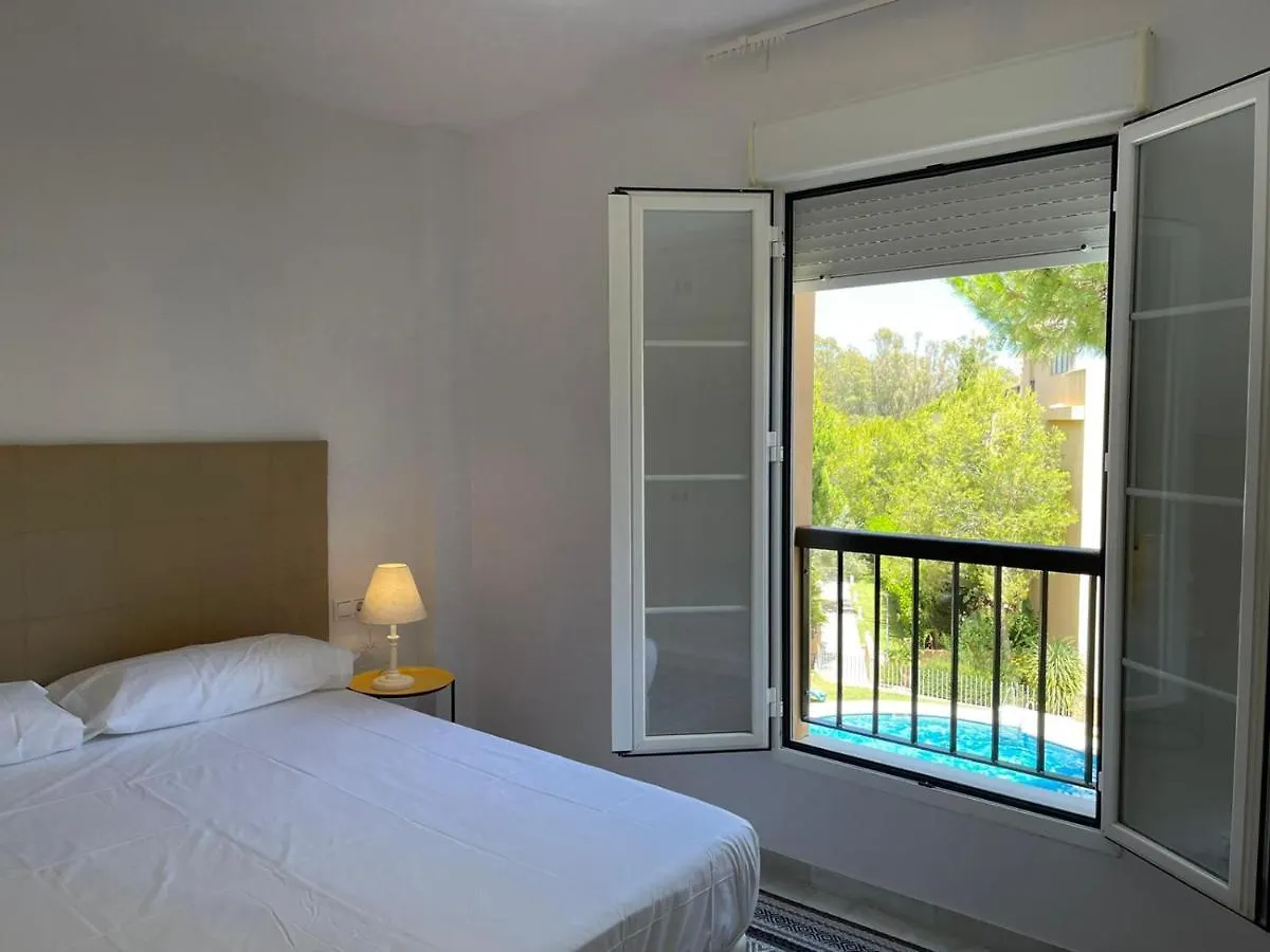 アパート Marbella Playa Residencial Con Piscinaアパートメント