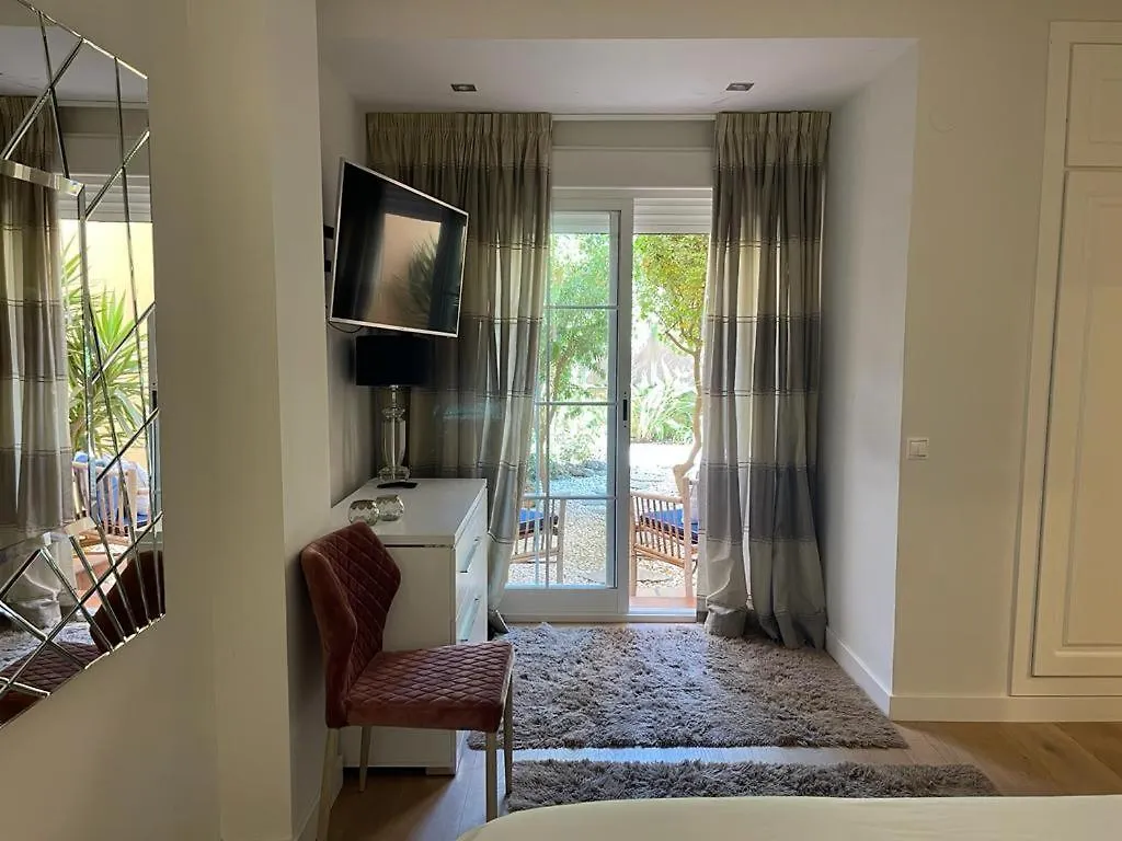 Marbella Playa Residencial Con Piscinaアパートメント