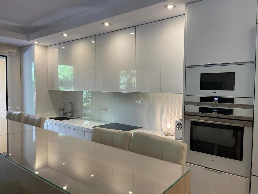 アパート Marbella Playa Residencial Con Piscinaアパートメント