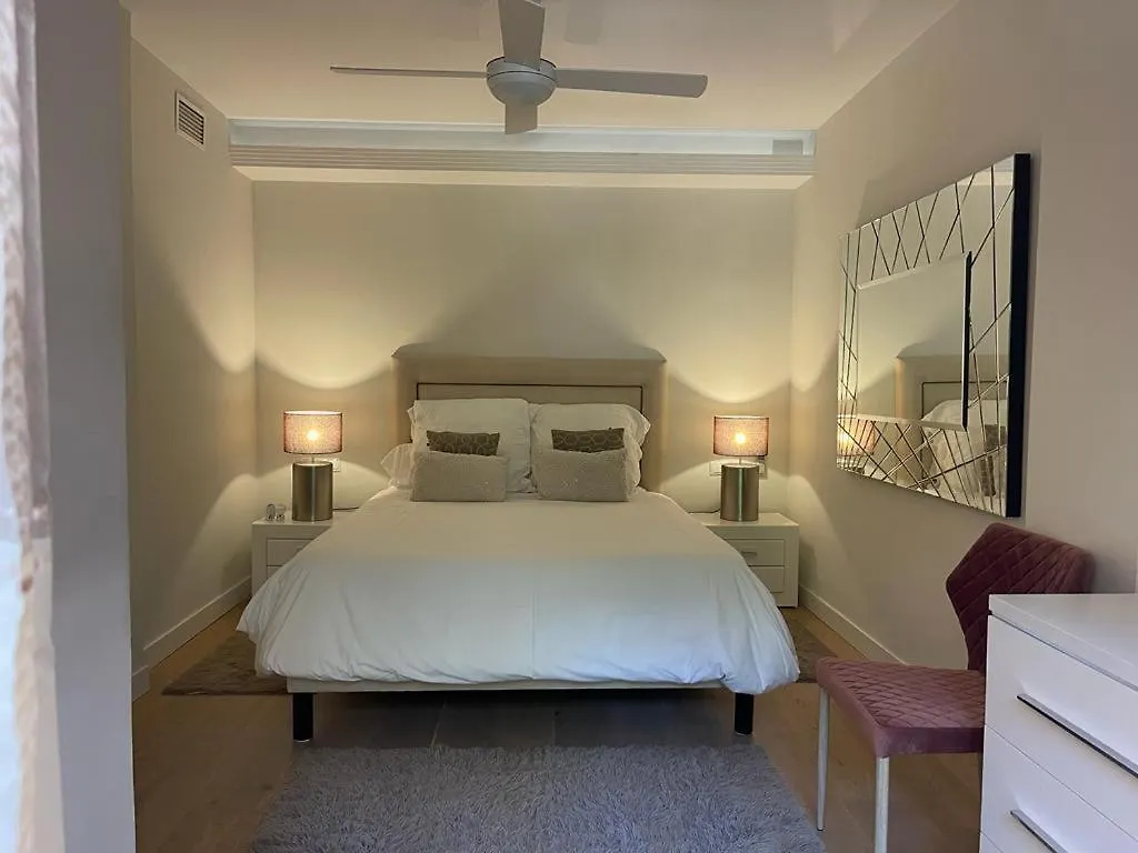 Marbella Playa Residencial Con Piscinaアパートメント アパート
