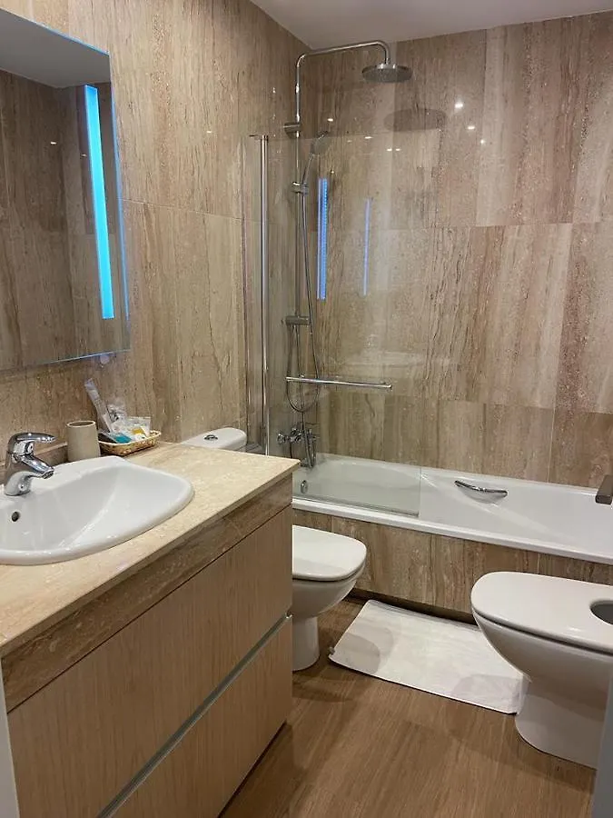 アパート Marbella Playa Residencial Con Piscinaアパートメント