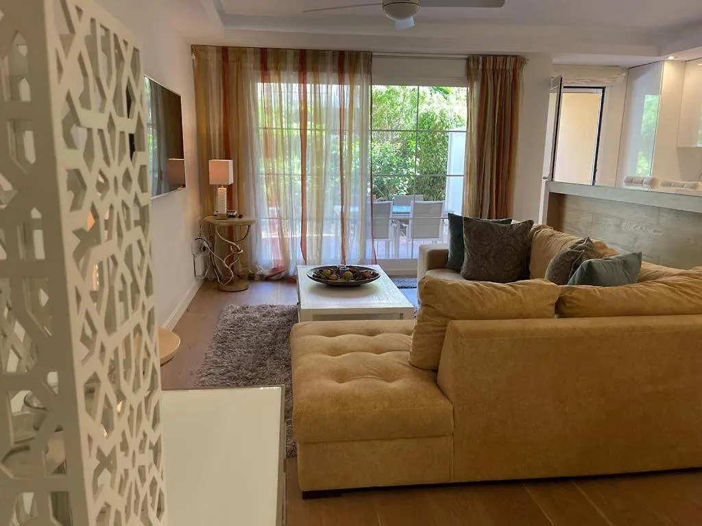 アパート Marbella Playa Residencial Con Piscinaアパートメント