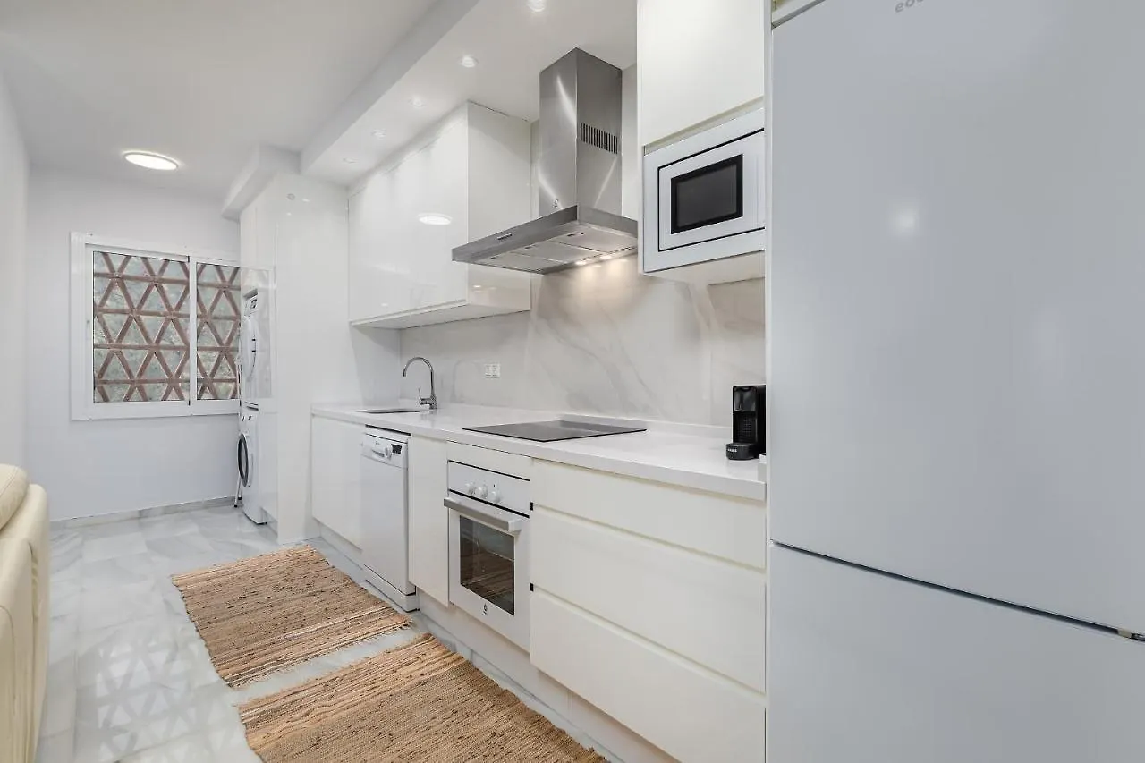 アパート Marbella Playa Residencial Con Piscinaアパートメント