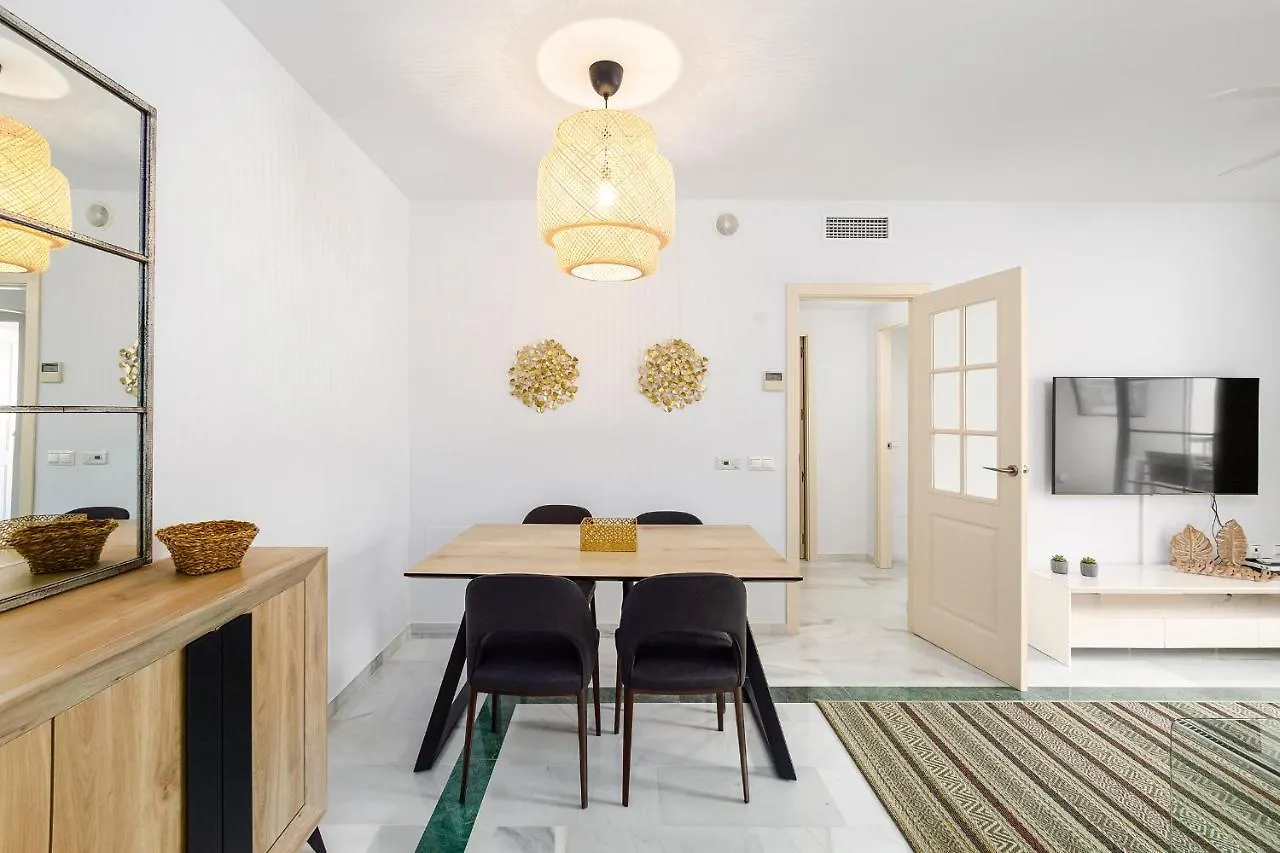 Marbella Playa Residencial Con Piscinaアパートメント アパート